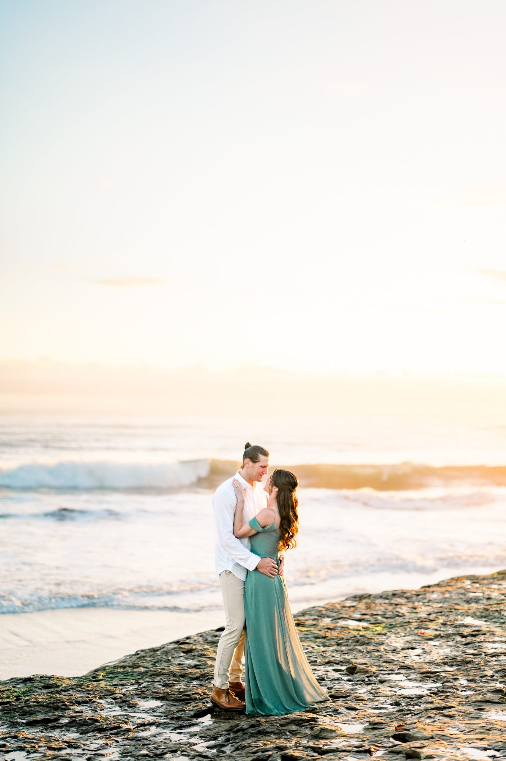 Sunset engagement session in Santa Cruz | Romantic and film 